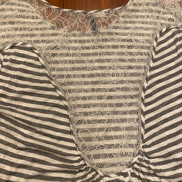 BCBMAXAZRIA Striped 3/4 Sleeve Lace Back Tee (Sz. S) - Picture 9 of 9